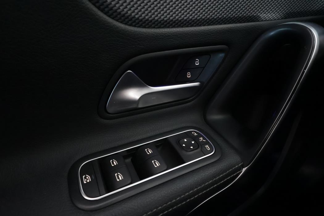 MERCEDES-BENZ A 2020