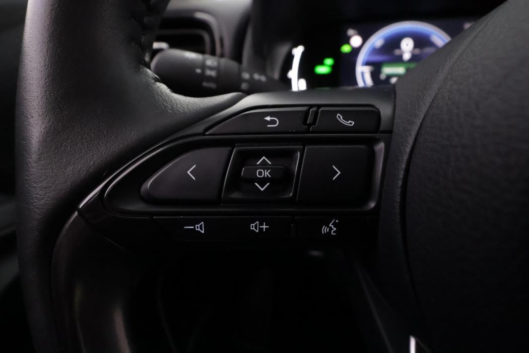 TOYOTA Yaris Cross 2025
