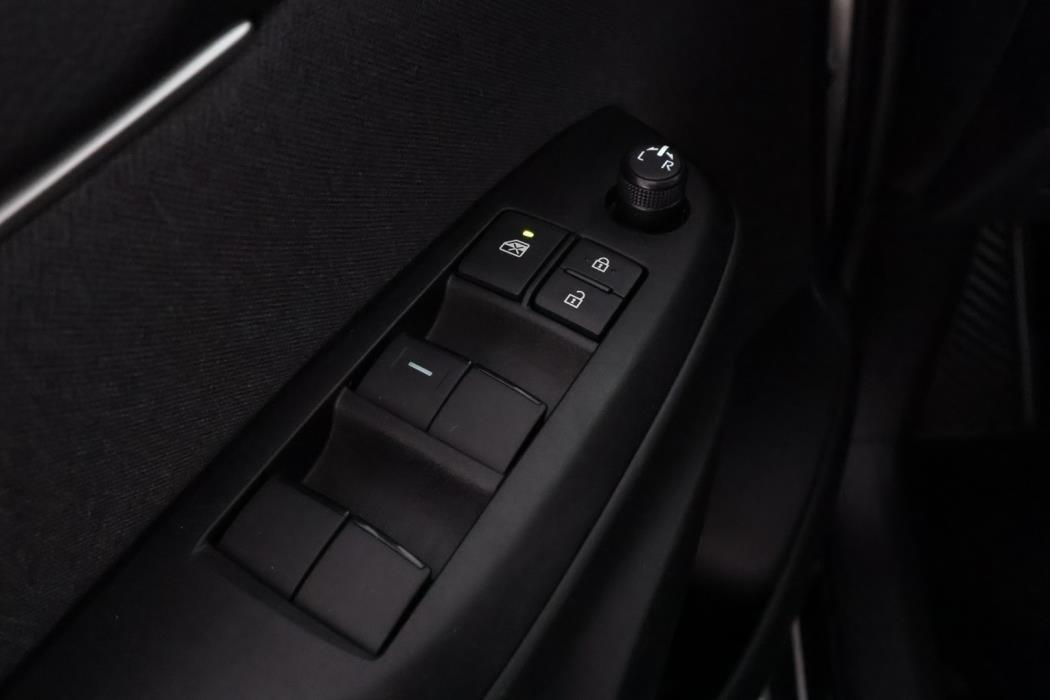 TOYOTA Yaris Cross 2025