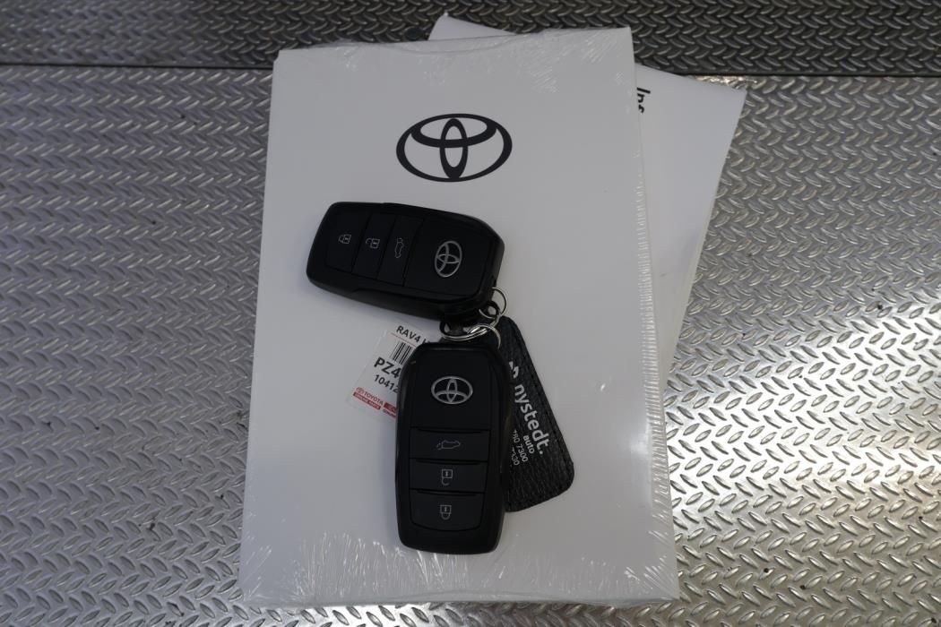 TOYOTA RAV4 2025