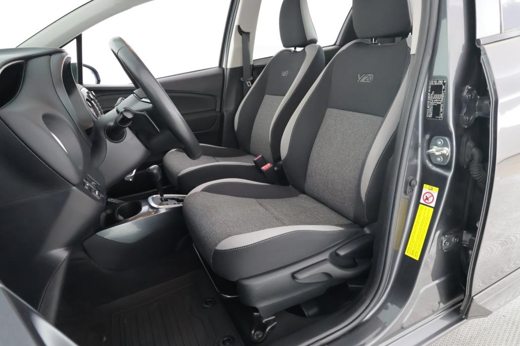 TOYOTA Yaris 2019
