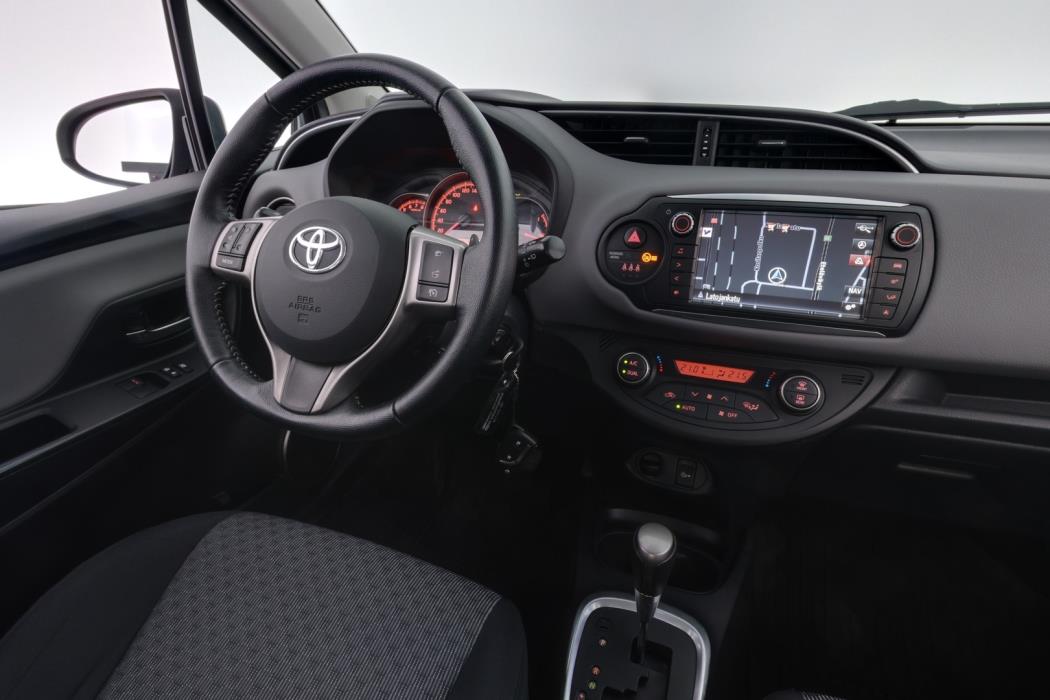 TOYOTA Yaris 2015