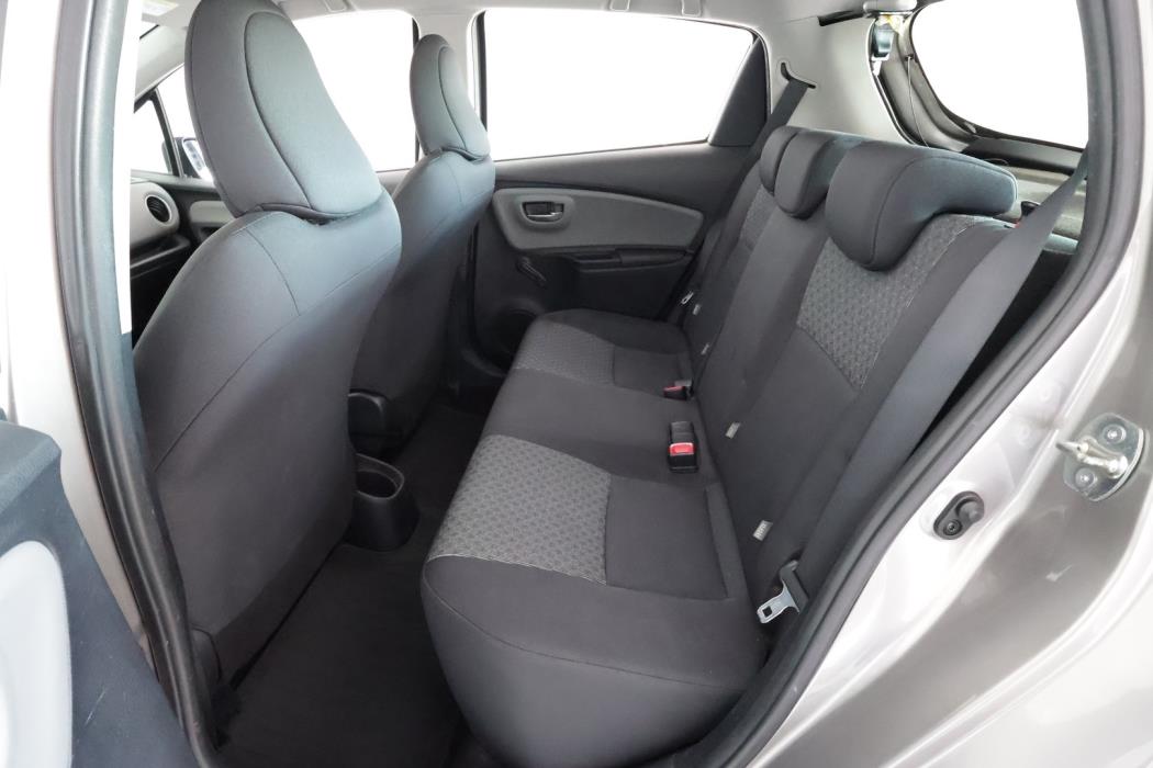 TOYOTA Yaris 2015