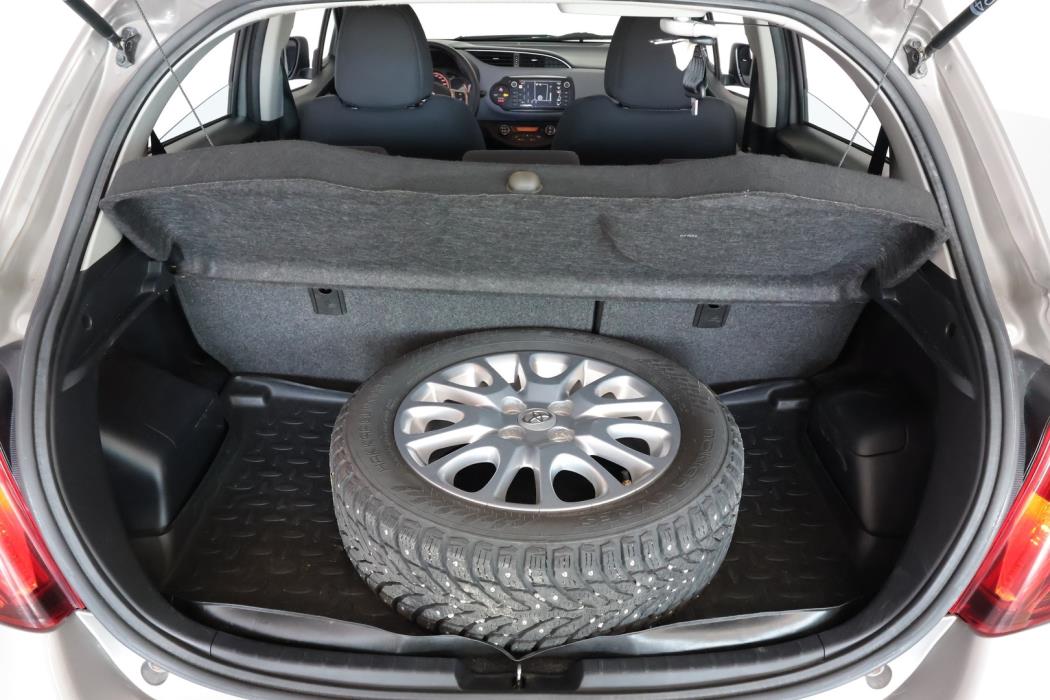 TOYOTA Yaris 2015