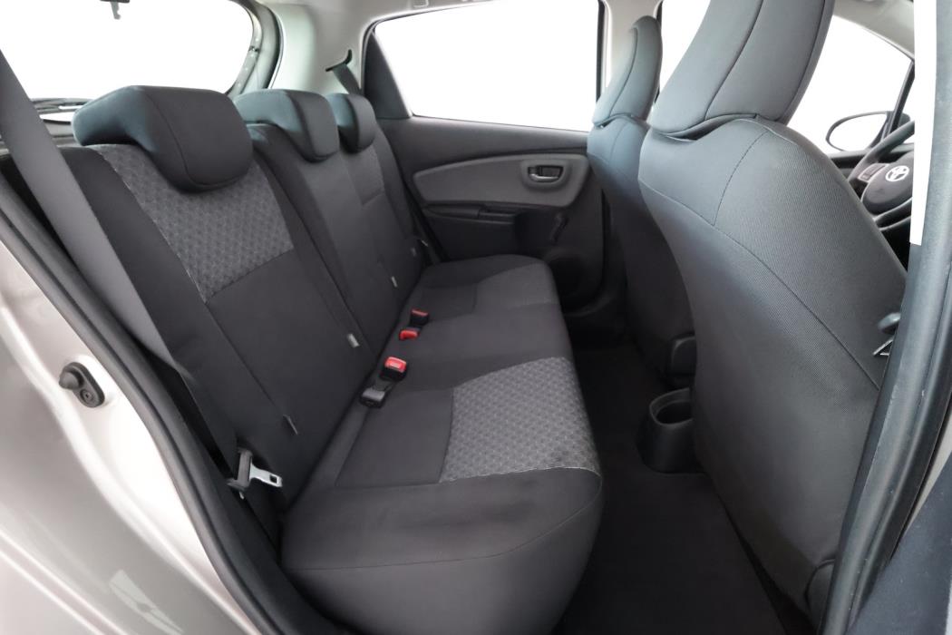 TOYOTA Yaris 2015