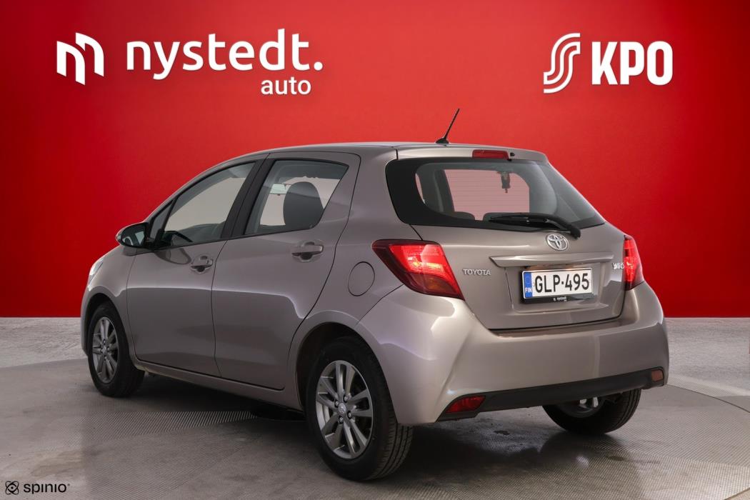 TOYOTA Yaris 2015