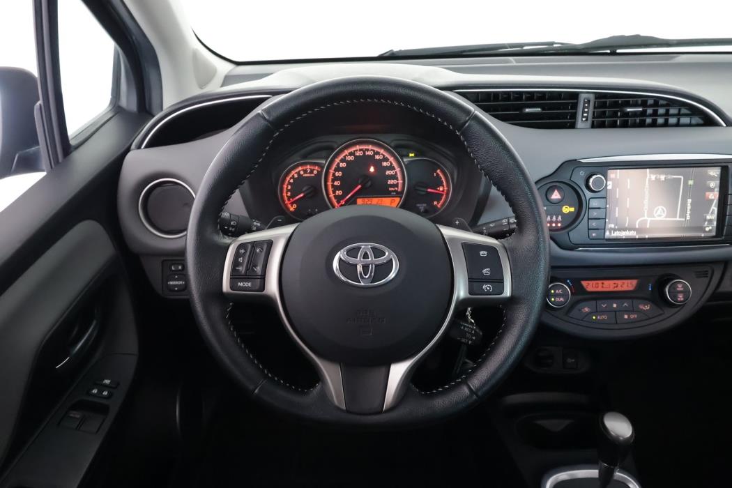 TOYOTA Yaris 2015