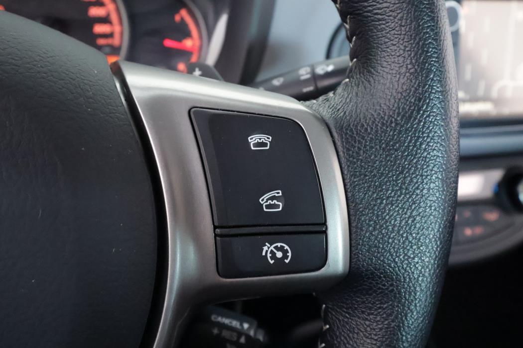 TOYOTA Yaris 2015