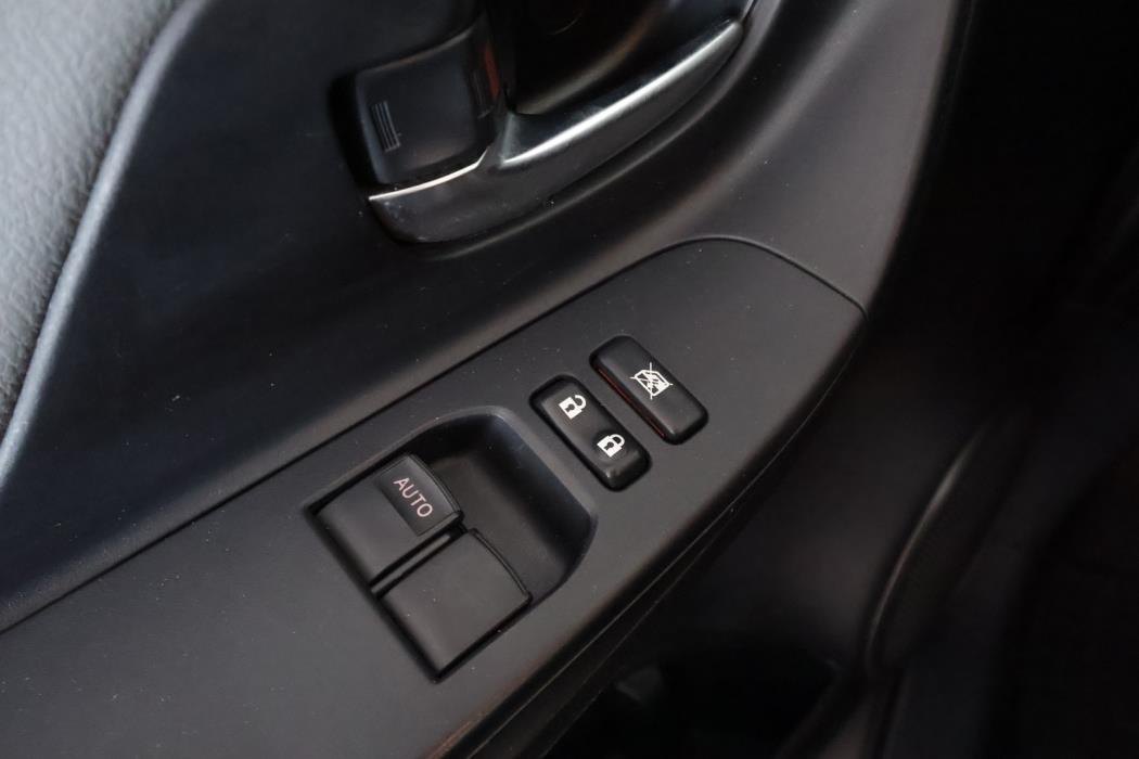 TOYOTA Yaris 2015