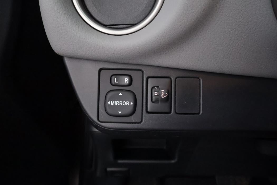 TOYOTA Yaris 2015