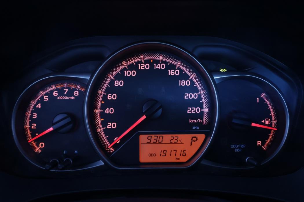 TOYOTA Yaris 2015