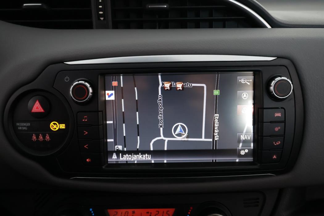 TOYOTA Yaris 2015