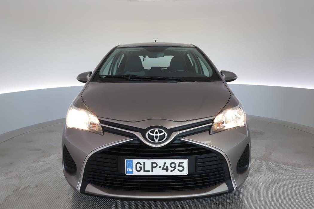 TOYOTA Yaris 2015