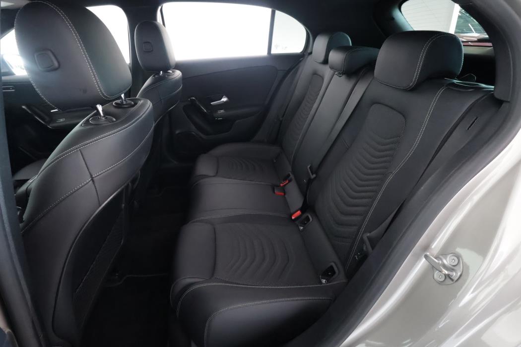 MERCEDES-BENZ A 2020