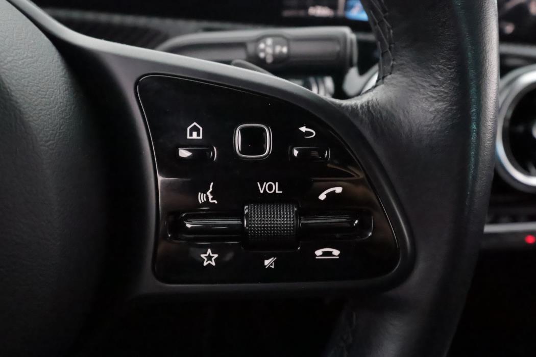 MERCEDES-BENZ A 2020
