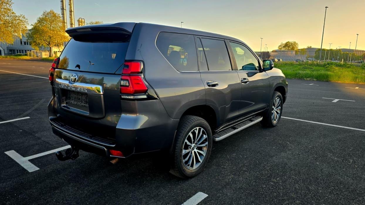 TOYOTA LAND CRUISER 2019