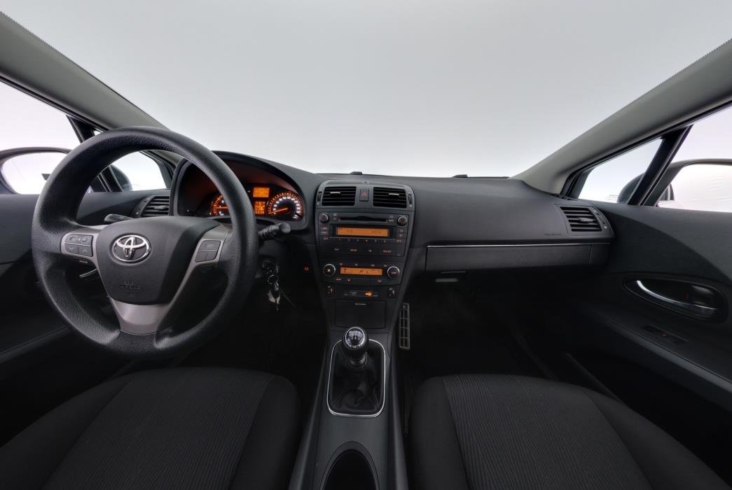 TOYOTA Avensis 2011