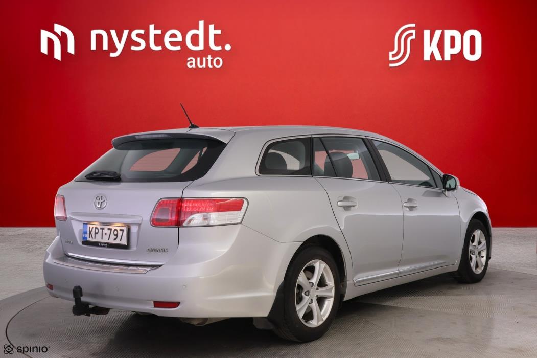 TOYOTA Avensis 2011