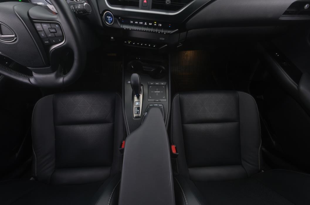 LEXUS UX 2021