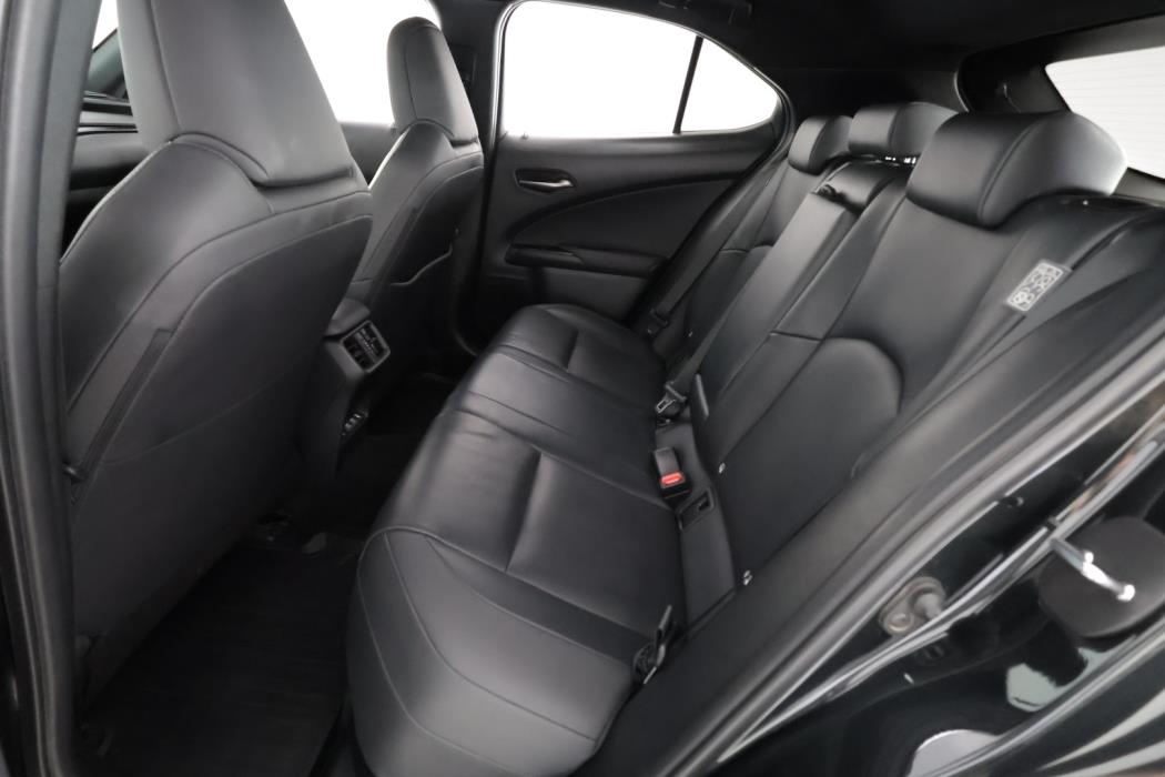 LEXUS UX 2021