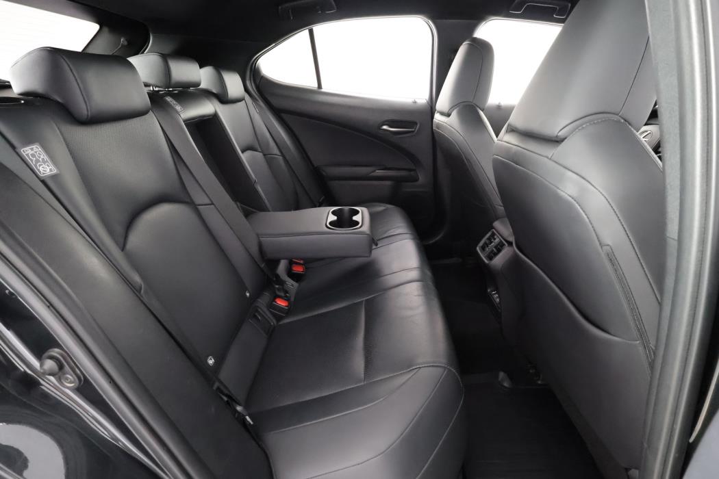 LEXUS UX 2021