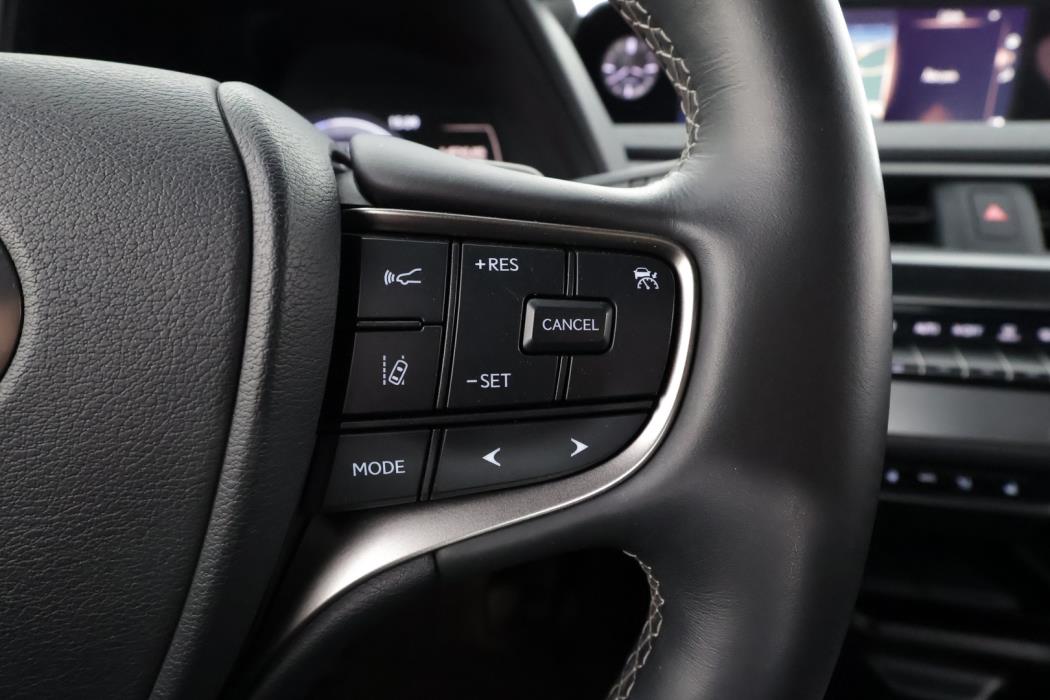 LEXUS UX 2021