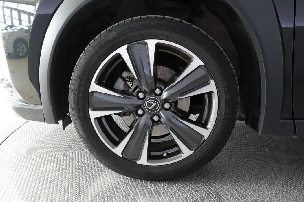 LEXUS UX 2021