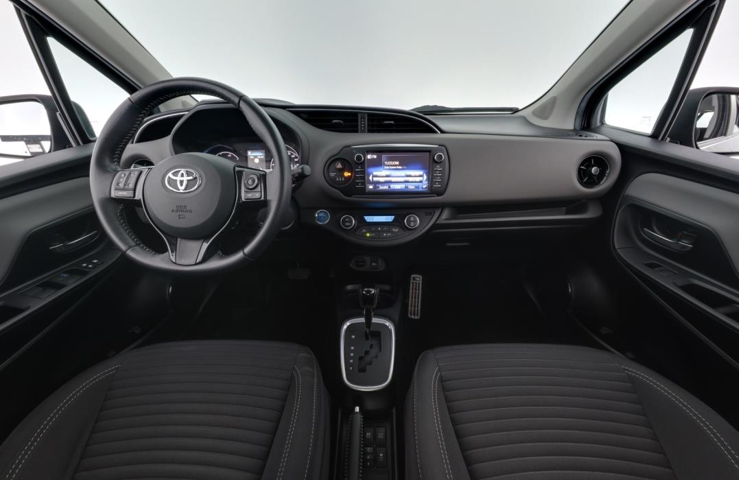 TOYOTA Yaris 2017
