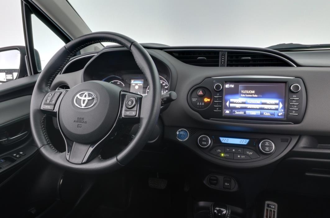 TOYOTA Yaris 2017