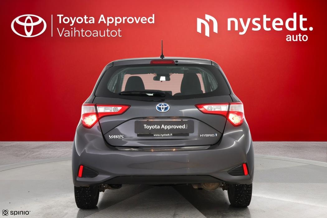 TOYOTA Yaris 2017