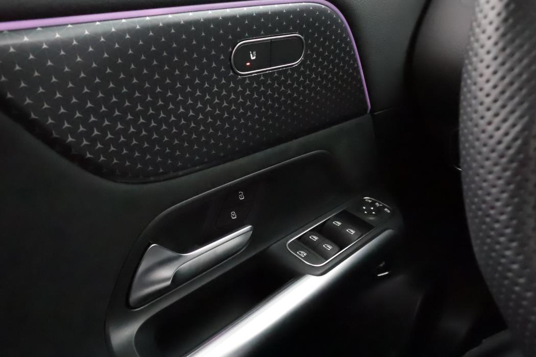 MERCEDES-BENZ EQA 2025