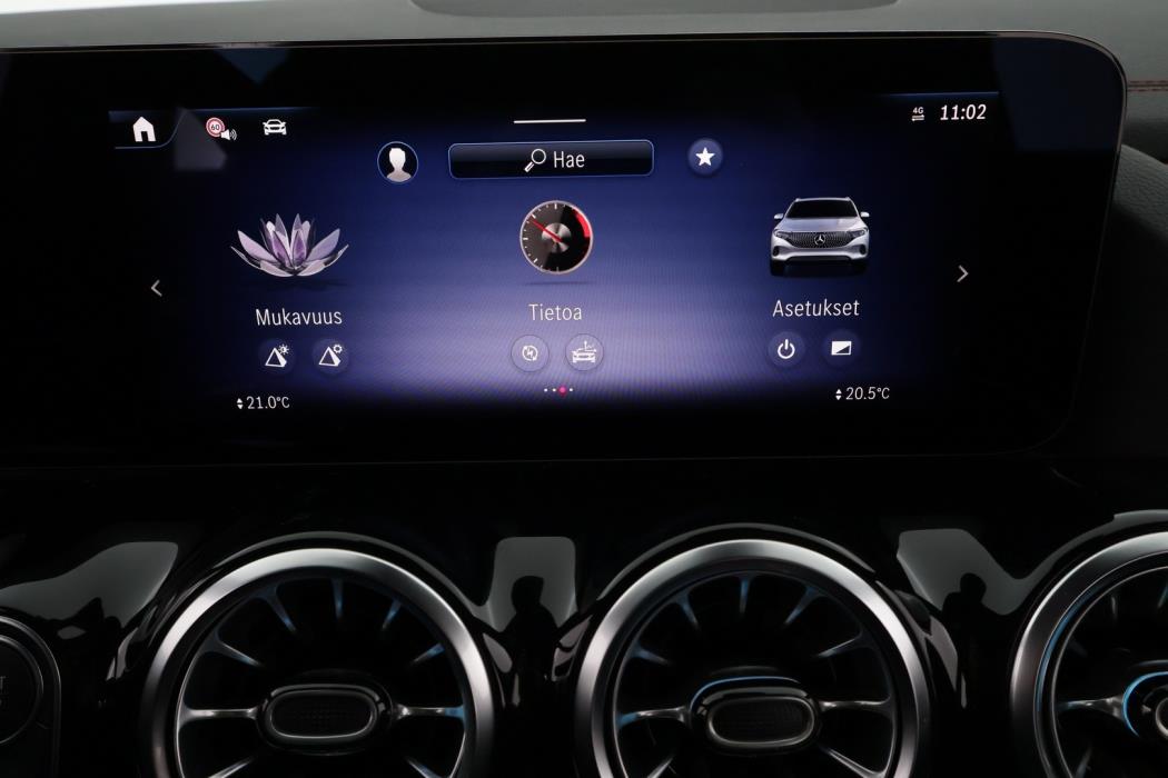 MERCEDES-BENZ EQA 2025