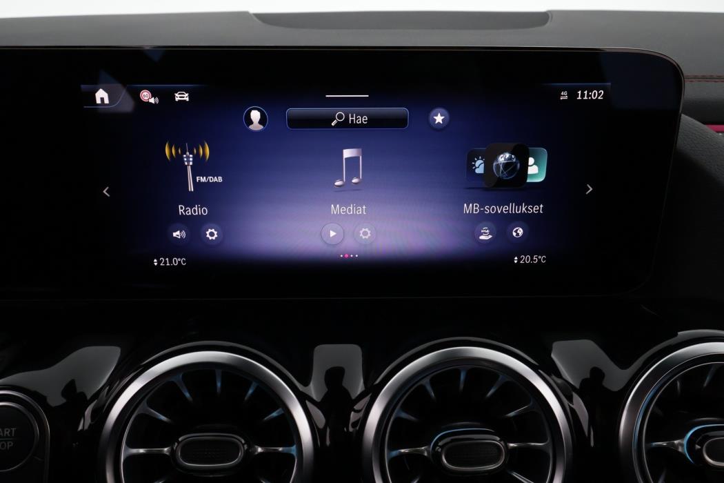 MERCEDES-BENZ EQA 2025