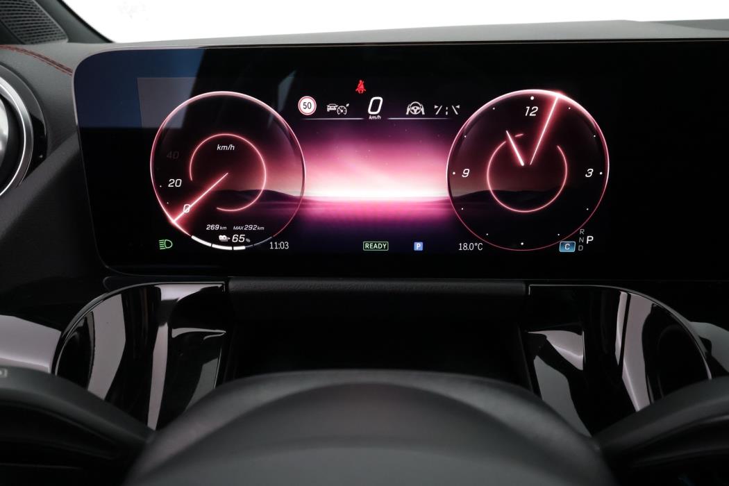 MERCEDES-BENZ EQA 2025