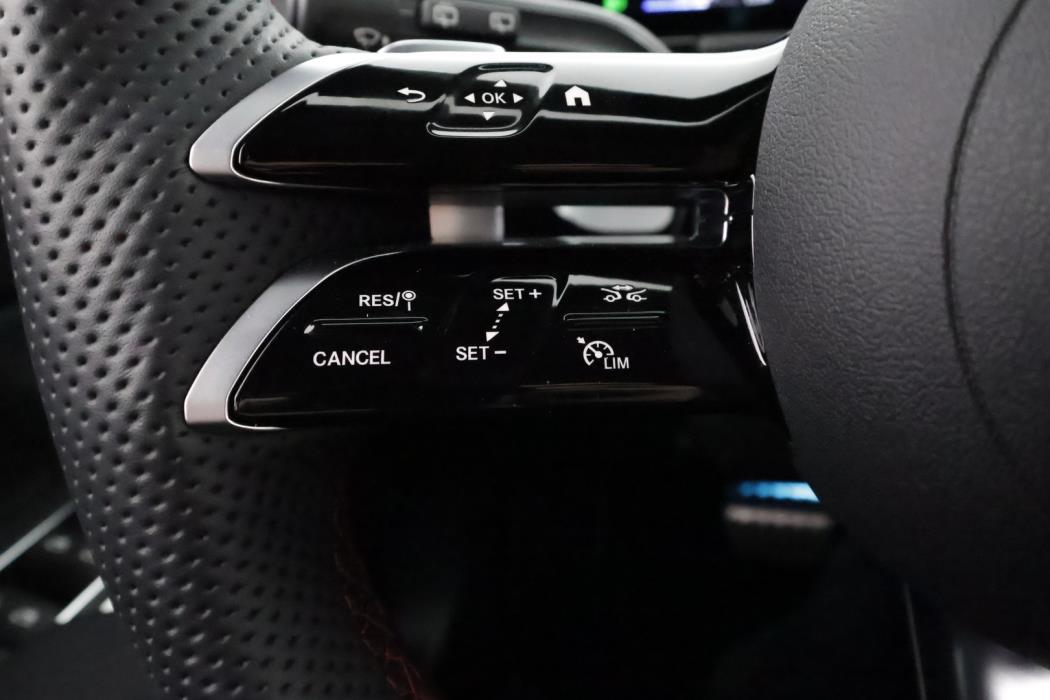 MERCEDES-BENZ EQA 2025