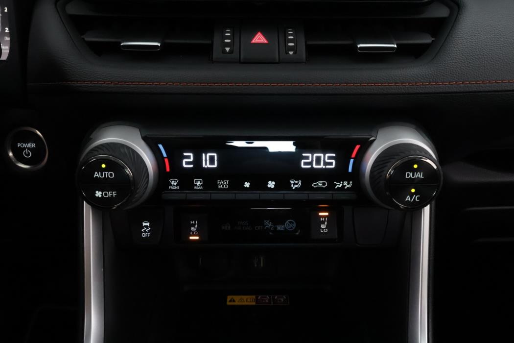 TOYOTA RAV4 2024