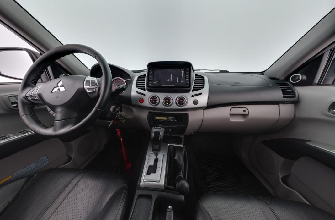 MITSUBISHI L200 2012