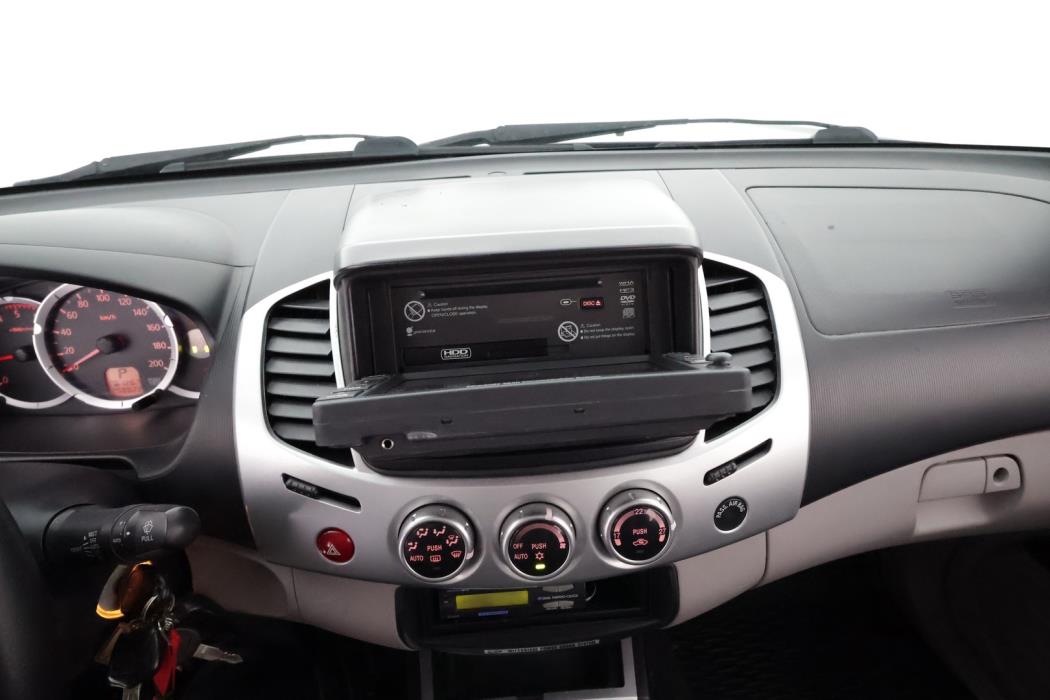 MITSUBISHI L200 2012