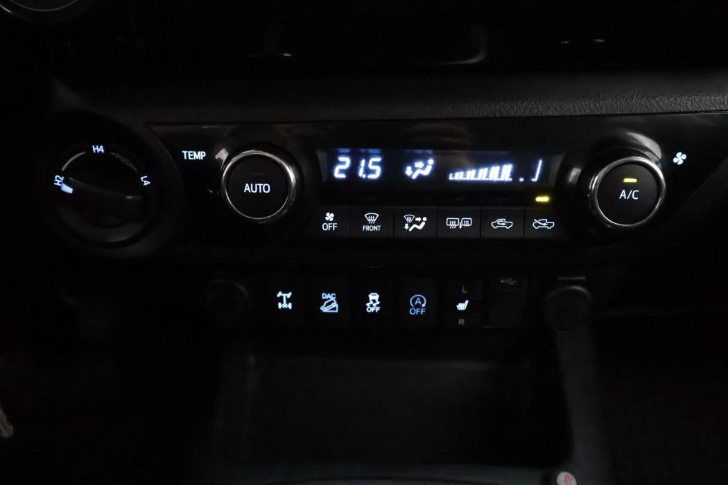 TOYOTA Hilux 2018