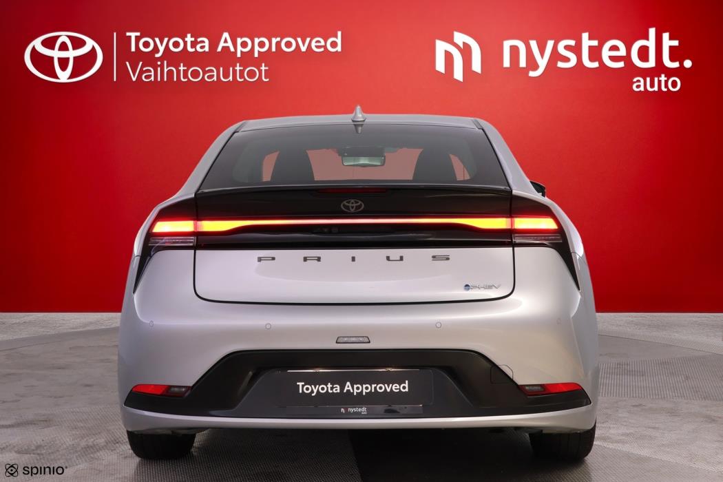 TOYOTA Prius Plug-in 2023