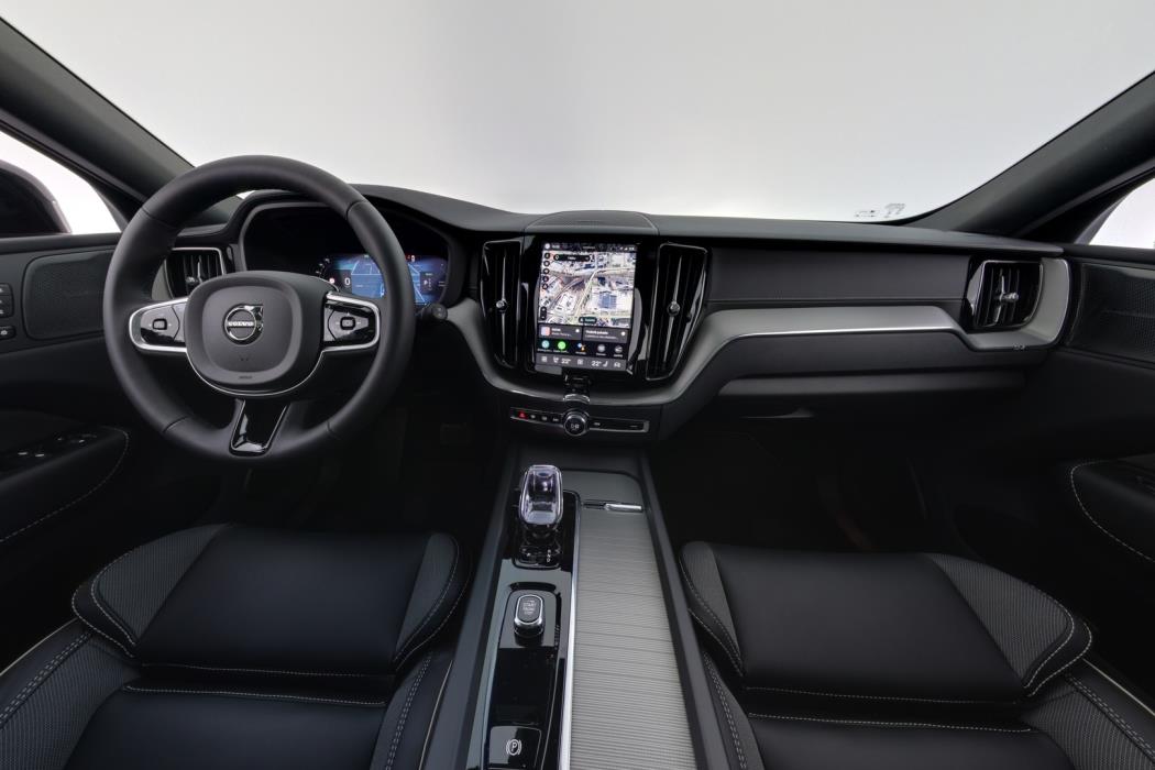 VOLVO XC60 2025