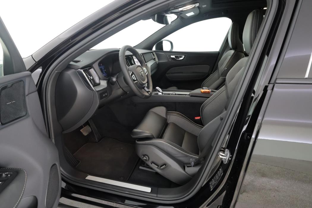 VOLVO XC60 2025