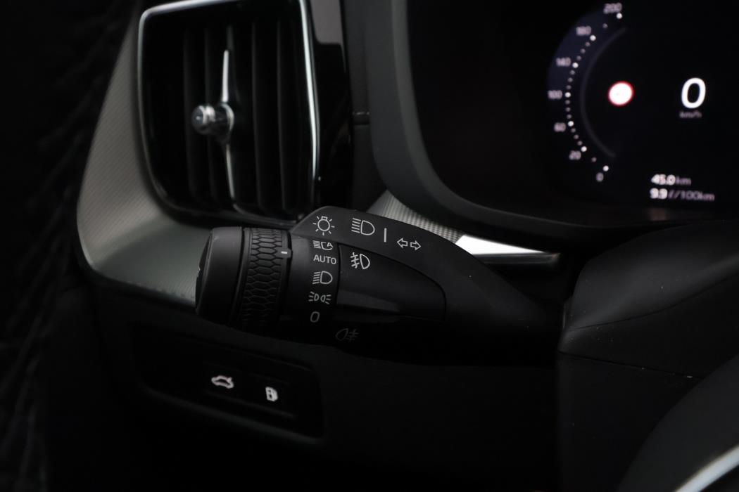 VOLVO XC60 2025