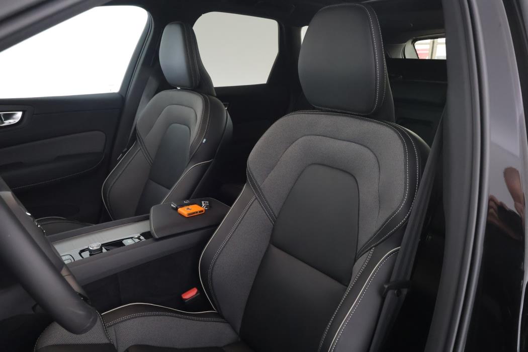 VOLVO XC60 2025