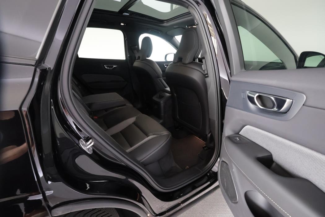 VOLVO XC60 2025