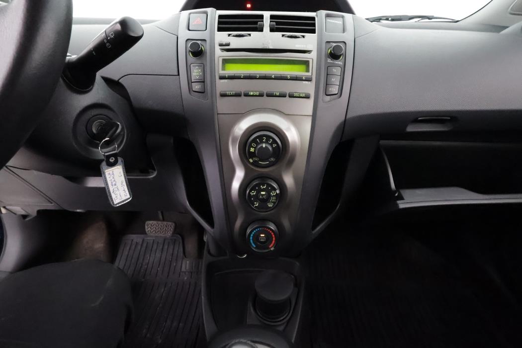 TOYOTA Yaris 2009