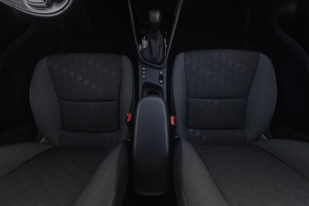 TOYOTA Yaris 2025