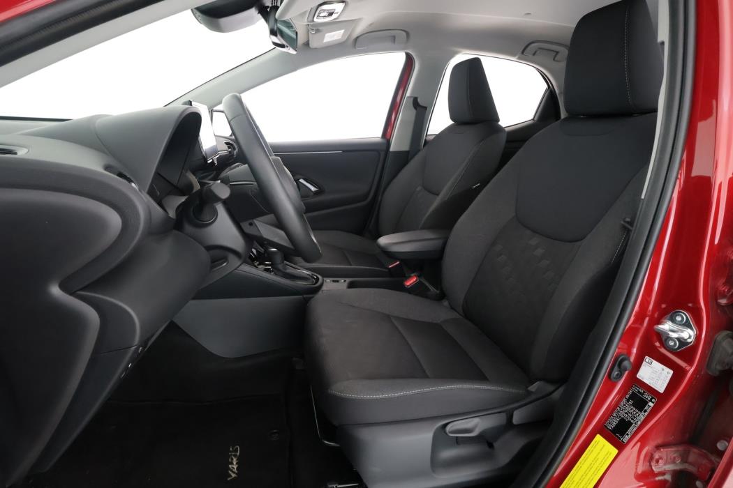 TOYOTA Yaris 2025