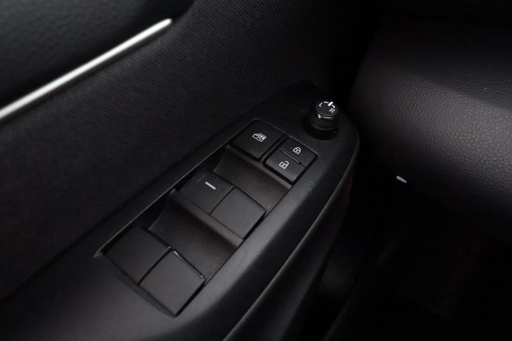 TOYOTA Yaris 2025