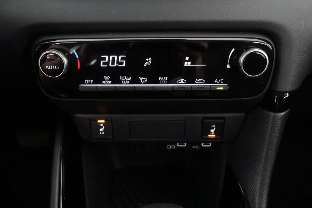 TOYOTA Yaris 2025